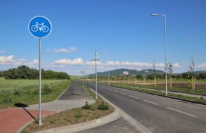 Záchrana železnice cyklostezkami a normotvorné kutilství v poslanecké sněmovně