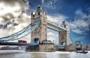 Za historií královských rodů v Anglii aneb svět čar a kouzel