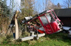 Drážní inspekce úplně selhala při šetření pádu kabiny lanovky pod Ještědem.