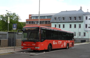 Ministerstvo práce a sociálních věcí dnes zahájilo na návrh odborových organizací správní řízení o určení zprostředkovatele ve sporu o uzavření kolektivní smlouvy s BusLine KHK s.r.o.