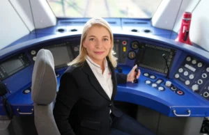 Generální ředitelka Německých drah DB Evelyn Palla restrukturalizuje a senzačně ostře pálí do managementu. O provozních zaměstnancích mluví jako o hrdinech