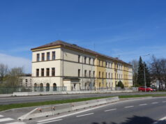 Jablonecké Gymnázium U Balvanu musí zůstat vzdělávací institucí! Nesmí sloužit jako ring pro „likvidaci nové ředitelky starými pořádky“ a politické hrátky, zneužívající studenty jako živé štíty!