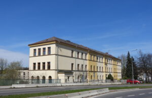 Jablonecké Gymnázium U Balvanu musí zůstat vzdělávací institucí! Nesmí sloužit jako ring pro „likvidaci nové ředitelky starými pořádky“ a politické hrátky, zneužívající studenty jako živé štíty!